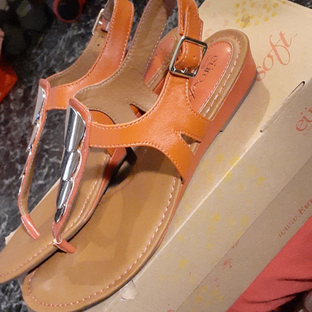Sandals - Picture 2 of 4